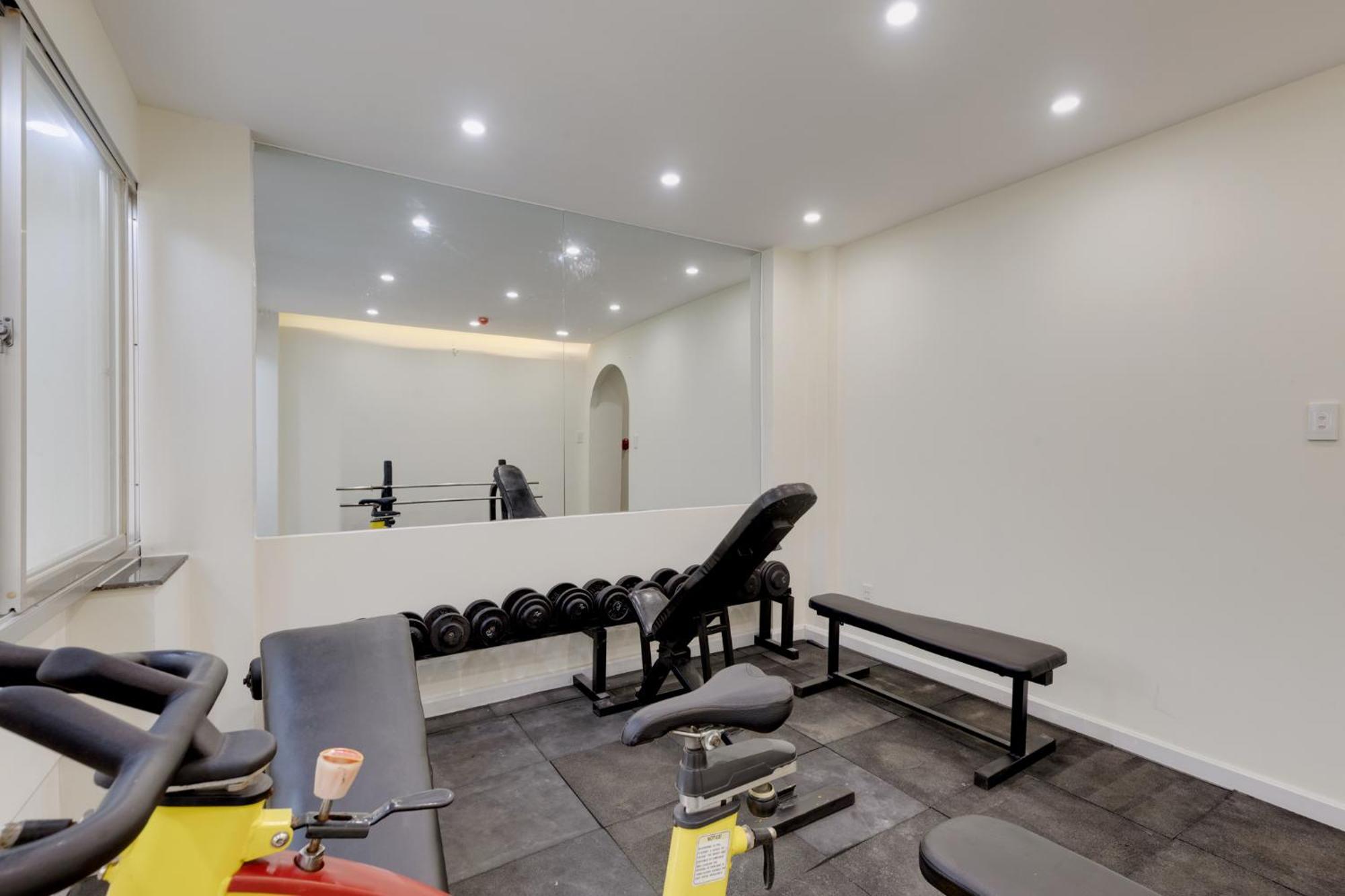 Hostel Saigon Authentic Alley - Walking Neighborhood & Tour, Cooking Class, Free Fresh Breakfast, Gym & Rooftop Billiard