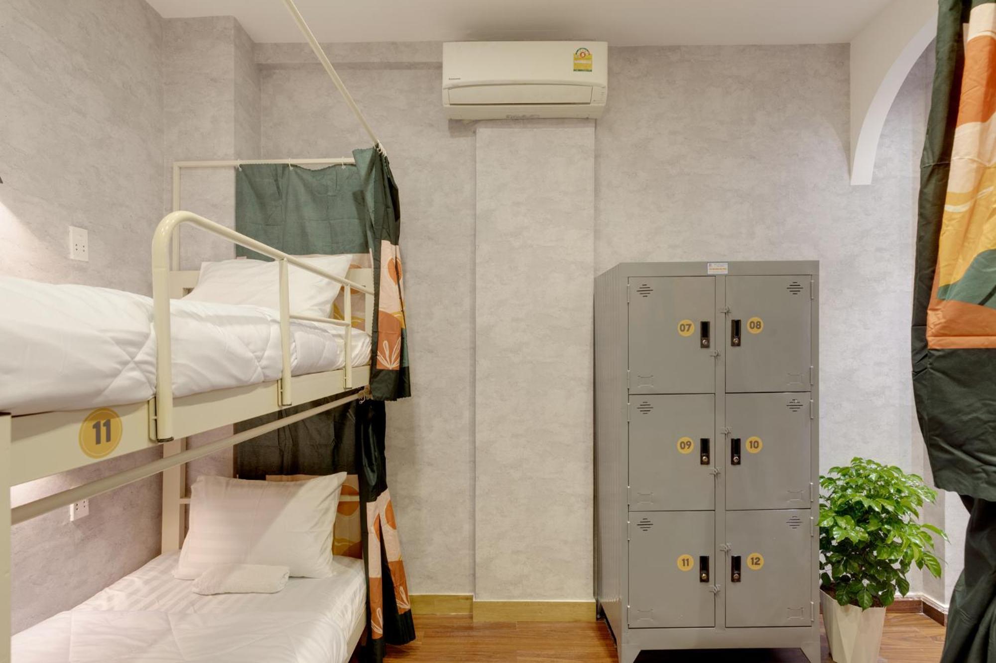 Hostel Saigon Authentic Alley - Walking Neighborhood & Tour, Cooking Class, Free Fresh Breakfast, Gym & Rooftop Billiard