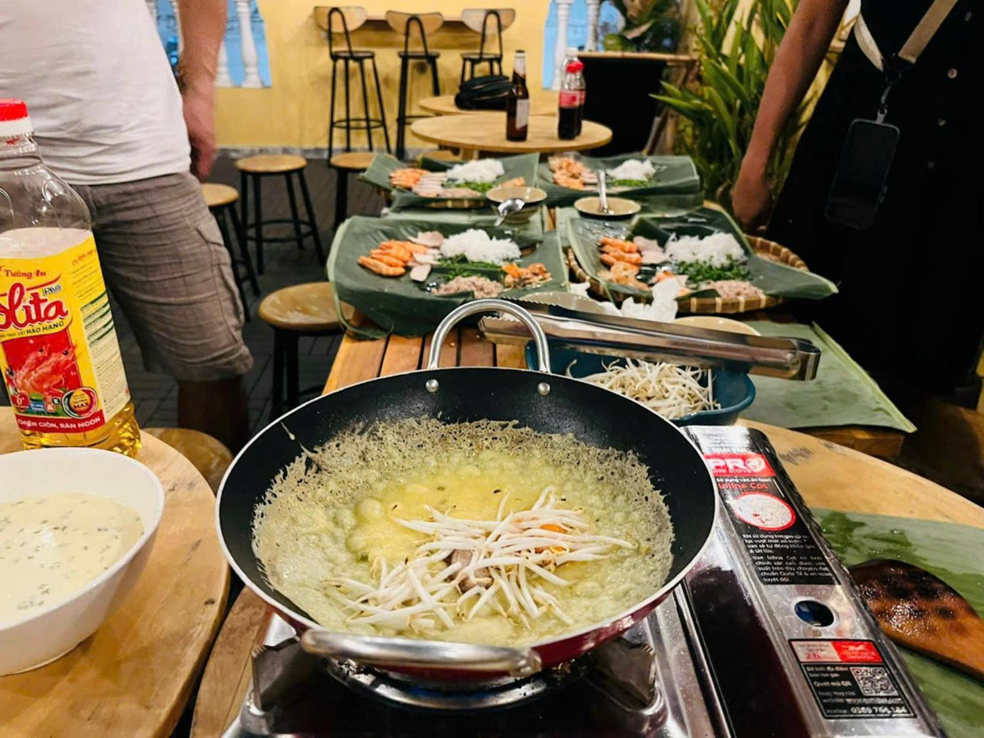 Hostel Saigon Authentic Alley - Walking Neighborhood & Tour, Cooking Class, Free Fresh Breakfast, Gym & Rooftop Billiard