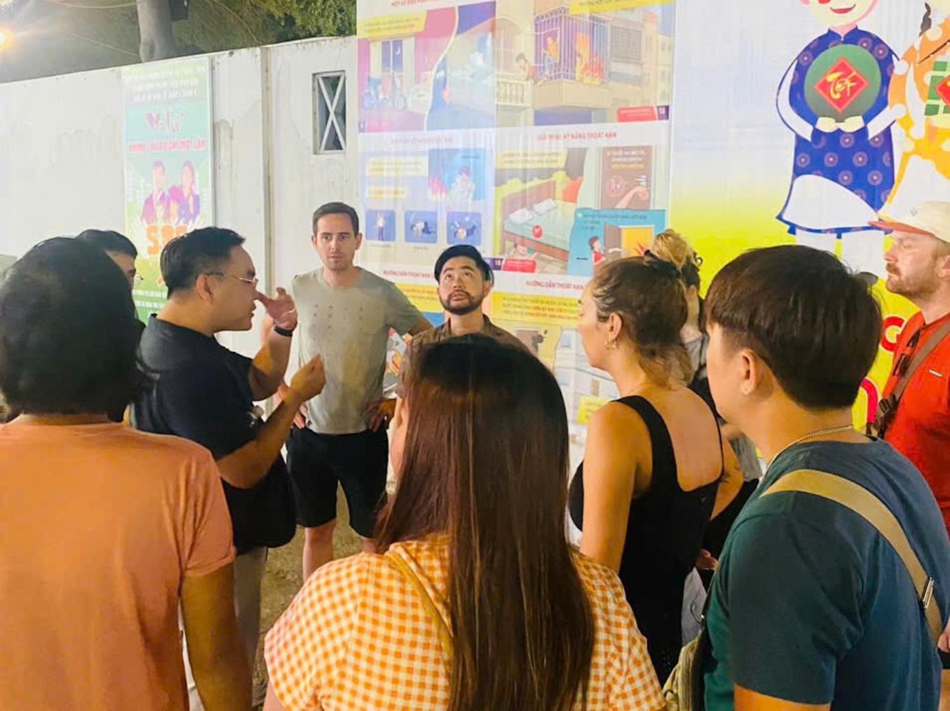 Saigon Authentic Alley - Walking Neighborhood & Tour, Cooking Class, Free Fresh Breakfast, Gym & Rooftop Billiard * Ho Chi Minh City