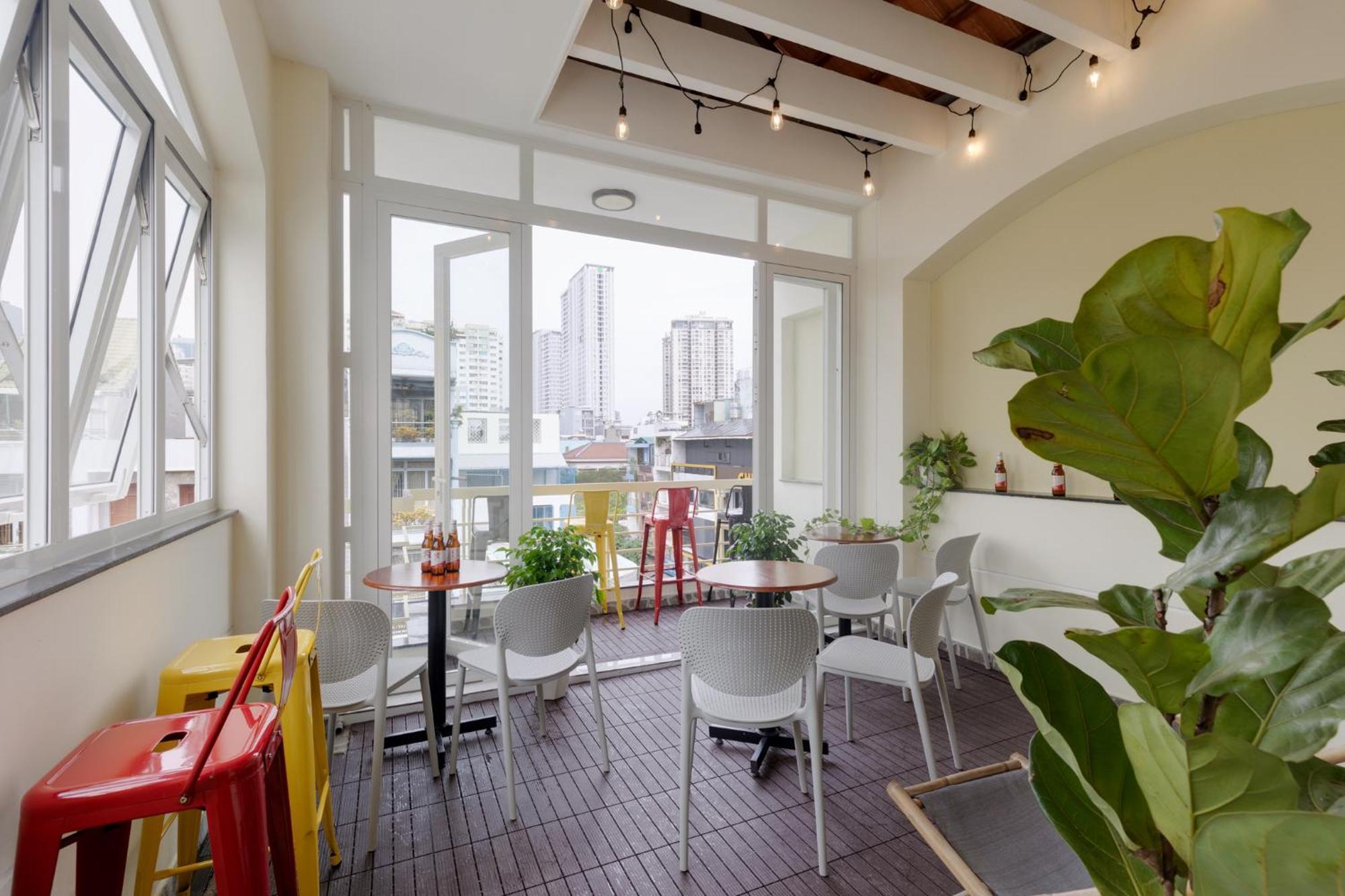 Saigon Authentic Alley - Walking Neighborhood & Tour, Cooking Class, Free Fresh Breakfast, Gym & Rooftop Billiard * TP. Hồ Chí Minh