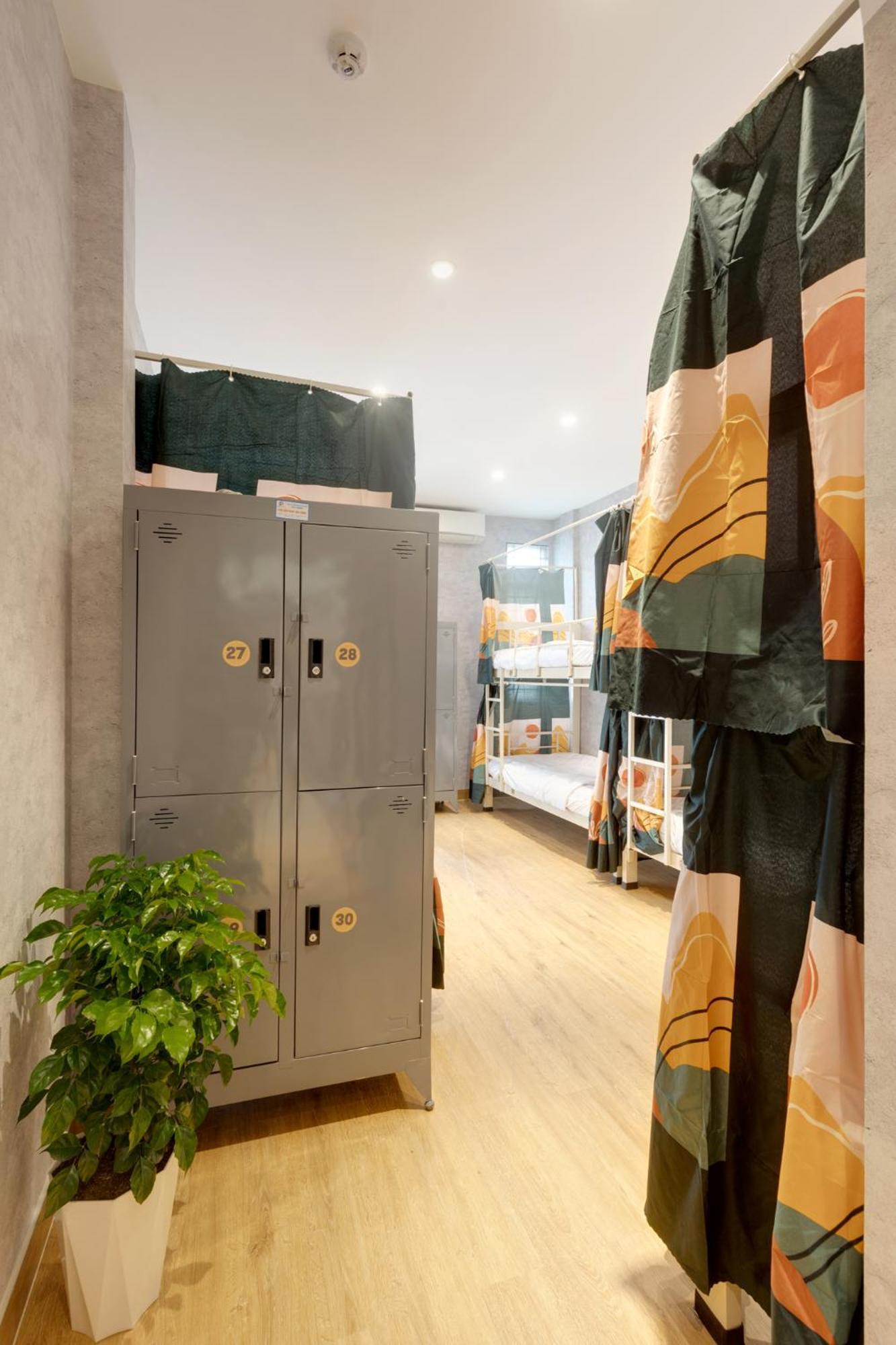 Saigon Authentic Alley - Walking Neighborhood & Tour, Cooking Class, Free Fresh Breakfast, Gym & Rooftop Billiard Nhà trọ *