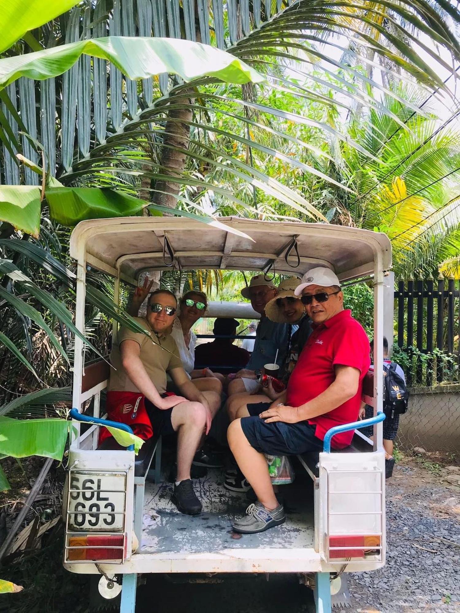 Nhà trọ Saigon Authentic Alley - Walking Neighborhood & Tour, Cooking Class, Free Fresh Breakfast, Gym & Rooftop Billiard