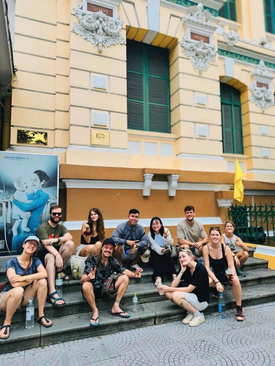 Nhà trọ Saigon Authentic Alley - Walking Neighborhood & Tour, Cooking Class, Free Fresh Breakfast, Gym & Rooftop Billiard TP. Hồ Chí Minh